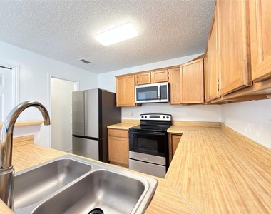 1801 Quail Run Drive - Photo Thumbnail 8