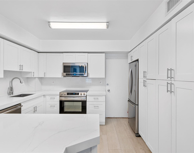3850 Galt Ocean Drive - Photo Thumbnail 13