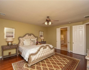 3245 Forestbrook Drive - Photo Thumbnail 3