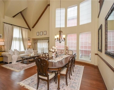 3245 Forestbrook Drive - Photo Thumbnail 2