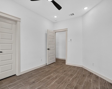 5849 Black Pine Circle - Photo Thumbnail 12