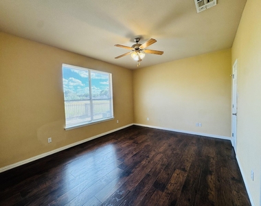 1622 Summer Hill Court - Photo Thumbnail 6