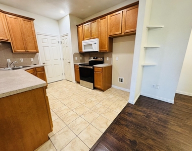 1622 Summer Hill Court - Photo Thumbnail 4