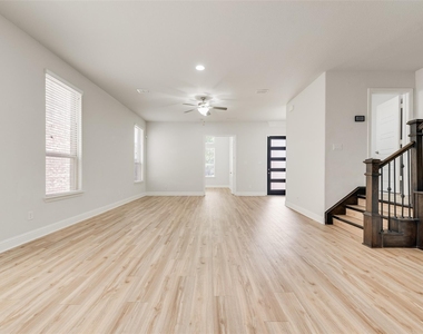 628 Ansley Way - Photo Thumbnail 2
