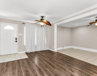 2914 Harvard Street N - Photo Thumbnail 7