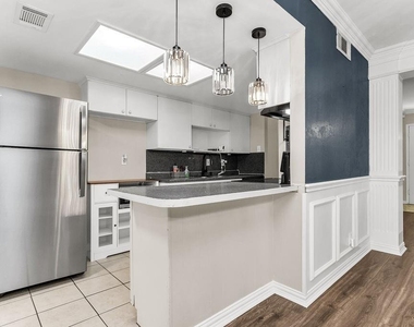 2914 Harvard Street N - Photo Thumbnail 15