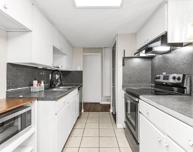 2914 Harvard Street N - Photo Thumbnail 16