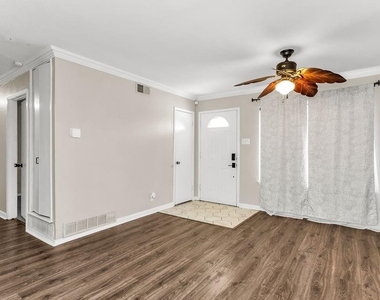 2914 Harvard Street N - Photo Thumbnail 10