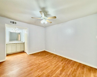4314 Travis Street - Photo Thumbnail 10