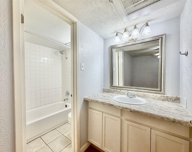 4314 Travis Street - Photo Thumbnail 12
