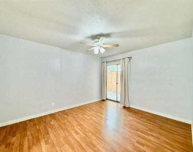 4314 Travis Street - Photo Thumbnail 9