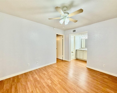 4314 Travis Street - Photo Thumbnail 11