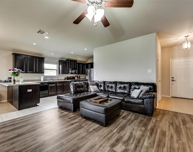 1512 Syracuse Drive - Photo Thumbnail 4
