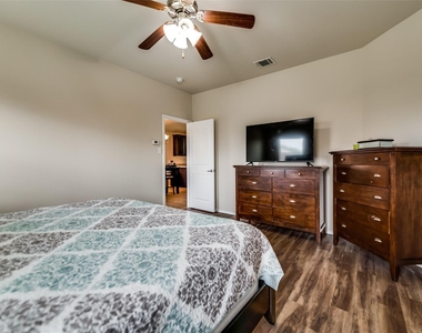 1512 Syracuse Drive - Photo Thumbnail 12