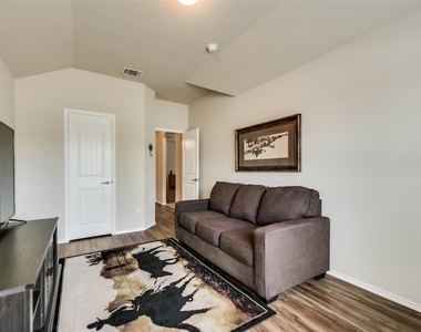 1512 Syracuse Drive - Photo Thumbnail 16