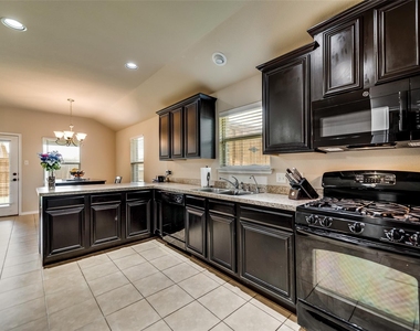 1512 Syracuse Drive - Photo Thumbnail 8