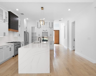 4811 W University Boulevard - Photo Thumbnail 7