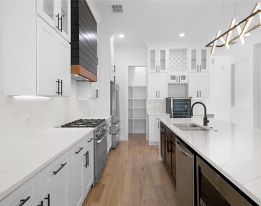 4811 W University Boulevard - Photo Thumbnail 8