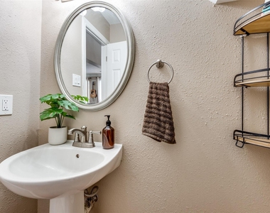 2106 Hunter Place Lane - Photo Thumbnail 9