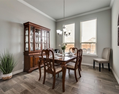 639 Devonshire Drive - Photo Thumbnail 10