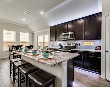 639 Devonshire Drive - Photo Thumbnail 8