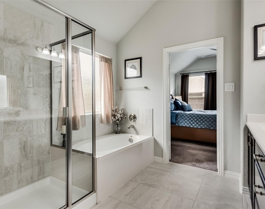 639 Devonshire Drive - Photo Thumbnail 14