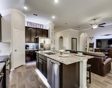 639 Devonshire Drive - Photo Thumbnail 7