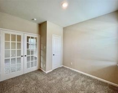 303 Foster Lane - Photo Thumbnail 9