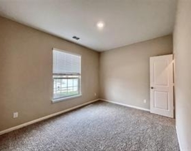 303 Foster Lane - Photo Thumbnail 4