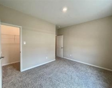 303 Foster Lane - Photo Thumbnail 5