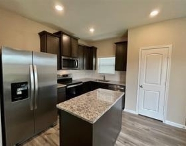 303 Foster Lane - Photo Thumbnail 10
