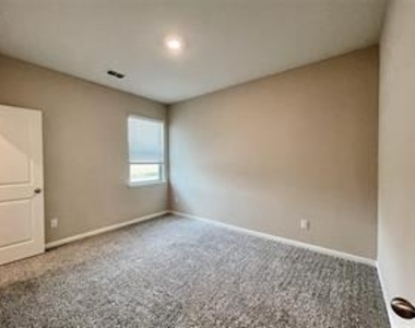 303 Foster Lane - Photo Thumbnail 7