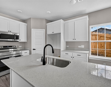 2211 Brookes Street - Photo Thumbnail 10