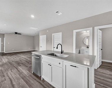 2211 Brookes Street - Photo Thumbnail 2
