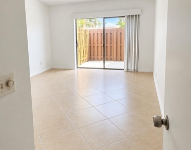 283 Springdale Circle - Photo Thumbnail 4