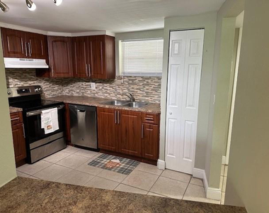 4205 N University Drive - Photo Thumbnail 3