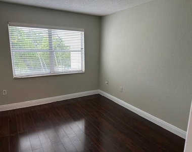 4205 N University Drive - Photo Thumbnail 8