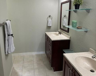 4205 N University Drive - Photo Thumbnail 5