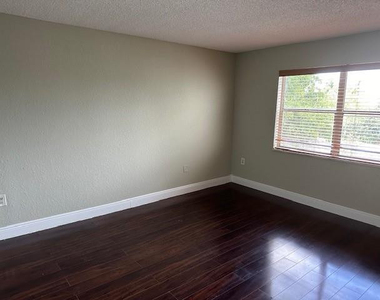 4205 N University Drive - Photo Thumbnail 4