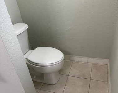 4205 N University Drive - Photo Thumbnail 7