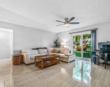 2037 S Seacrest Boulevard - Photo Thumbnail 9