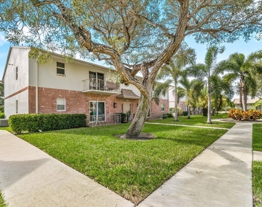 2037 S Seacrest Boulevard - Photo Thumbnail 4