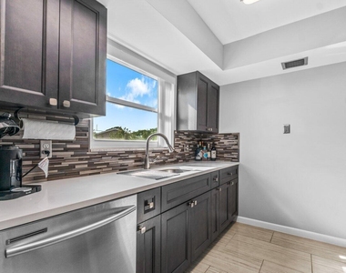 2037 S Seacrest Boulevard - Photo Thumbnail 11