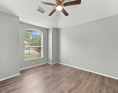 5820 Show Master Lane - Photo Thumbnail 5
