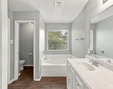 5820 Show Master Lane - Photo Thumbnail 23