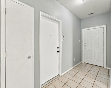 5820 Show Master Lane - Photo Thumbnail 2