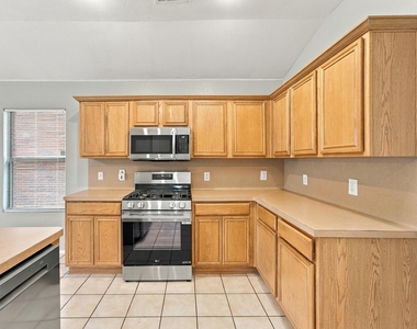 5820 Show Master Lane - Photo Thumbnail 13