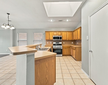 5820 Show Master Lane - Photo Thumbnail 11