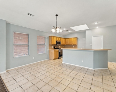 5820 Show Master Lane - Photo Thumbnail 18