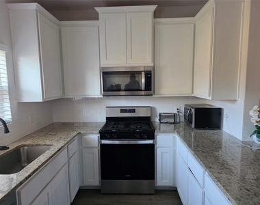 1004 Princeton Heights - Photo Thumbnail 5